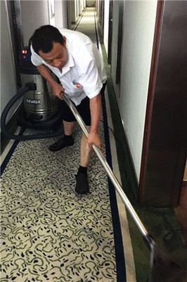 風(fēng)雨兼程 中國(guó)人民大學(xué)后勤集團(tuán)為師生撐起堅(jiān)實(shí)“保護(hù)傘”